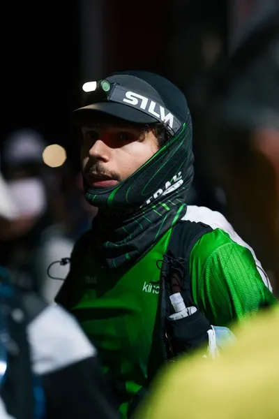 Coureur solo sur le parcours